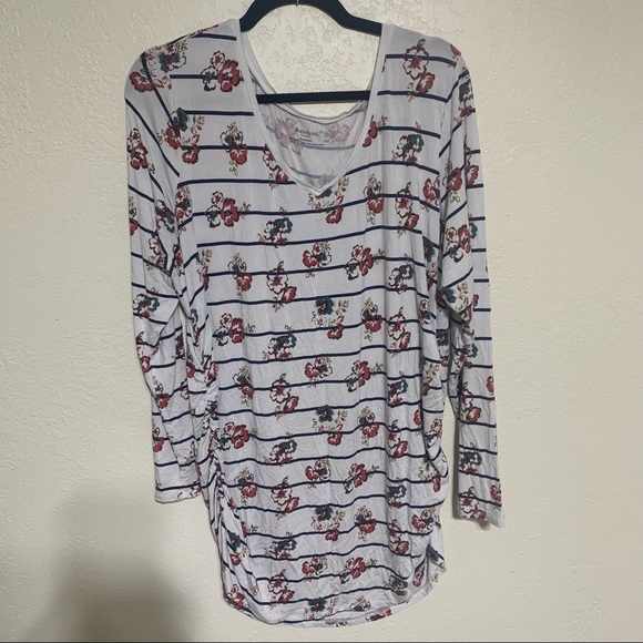 Plus size floral Motherhood Maternity top - Picture 2 of 3